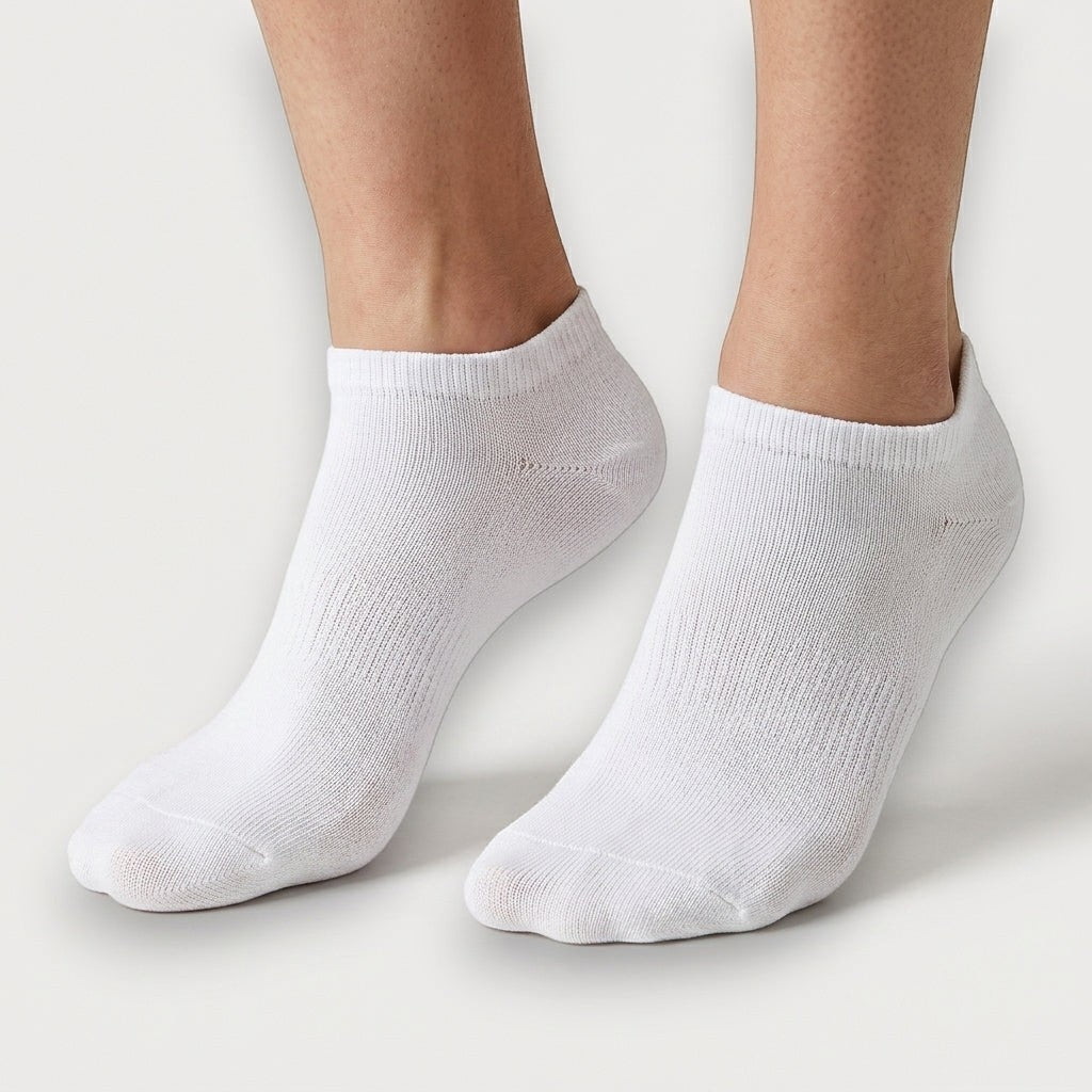 Calcetines deportivos blancos El buen Tin de tejido grueso, ideales para entrenamiento y alta absorción de humedad.