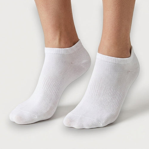 Calcetines deportivos blancos El buen Tin de tejido grueso, ideales para entrenamiento y alta absorción de humedad.